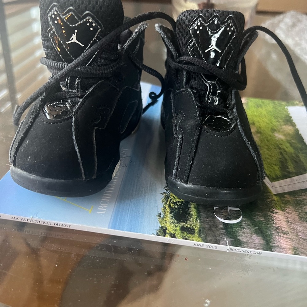 Jordan Black Sneakers for Everyday Style